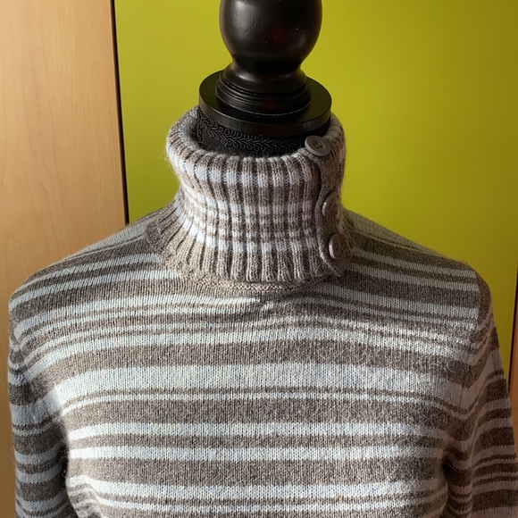DKNY Sweater Turtleneck - Picture 8 of 12